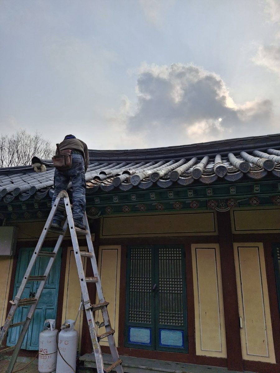 담장기와보수 사진 2