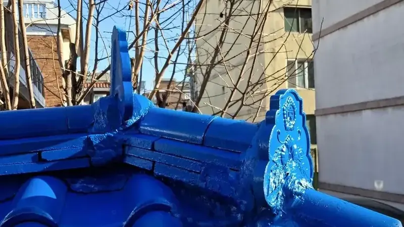 대문기와수리 시공 후 대문기와수리 시공 후 기와 보수와 도색 복원