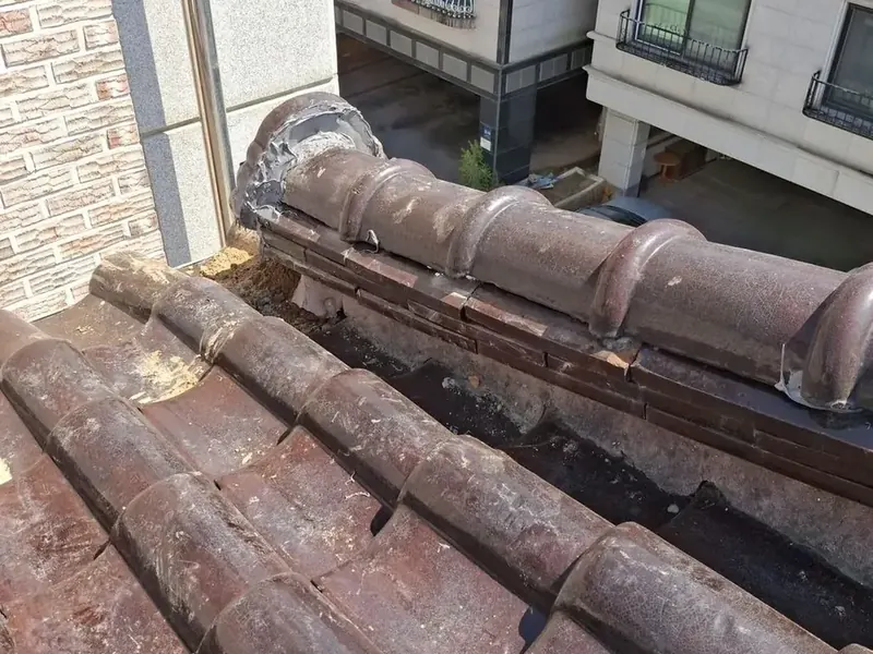 기와누수보수 시공 후 기와누수보수 시공 후 지붕 틈 보수 마감